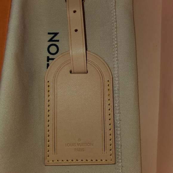 NWT L.V. L.E. LUGGAGE TAG - Picture 5 of 7